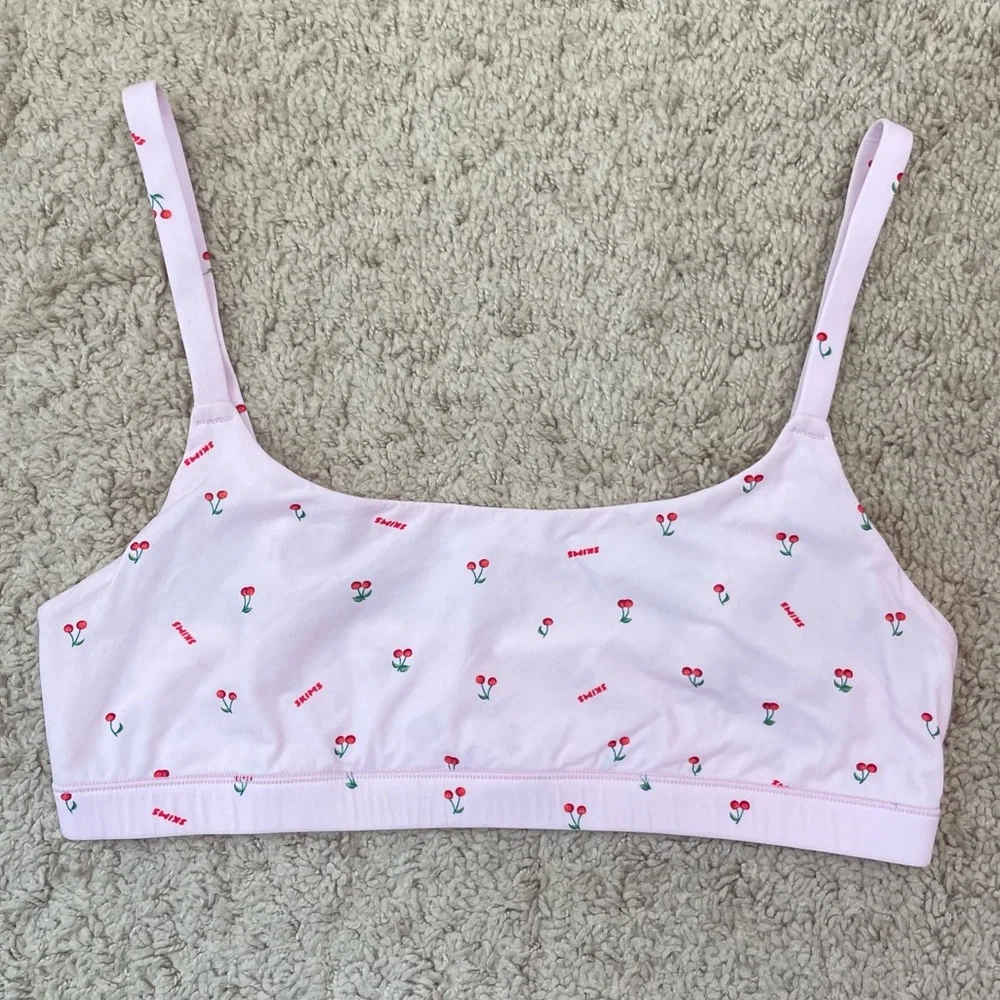 SKIMS Fits Everybody Scoop Pink Cherry Print Bralette - Picture 14 of 16